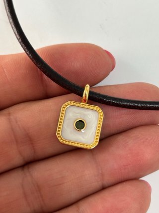 Gargantilla Cuero Negro Baño Oro