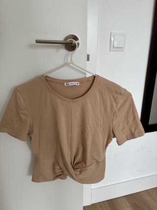 Top corto beige cruzado