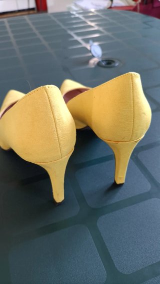 Zapatos de tacón Zara amarillos Talla 38