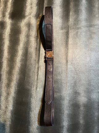 Cinturón de cuero con hebilla Rol