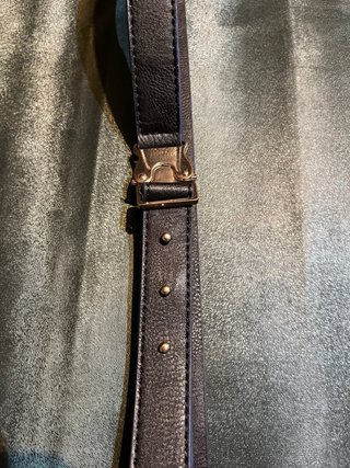 Cinturón de cuero con hebilla Rol