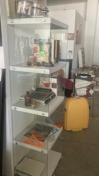 Estantería de cristal moderna