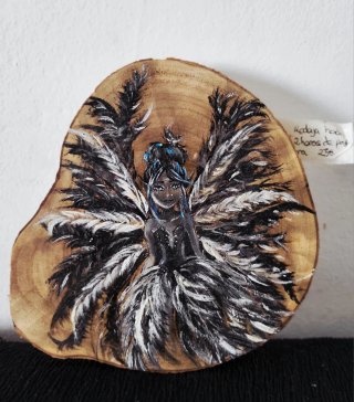 Rodaja madera pintada a mano hada