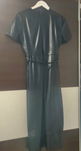 Vestido negro efecto piel