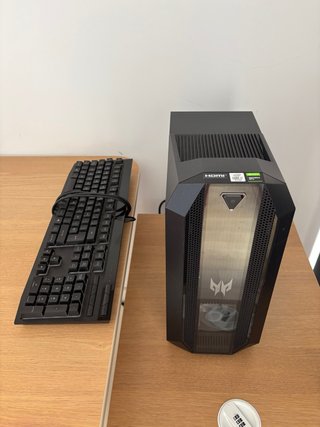 Ordenador Acer (Predator Orion 3000) + teclado.