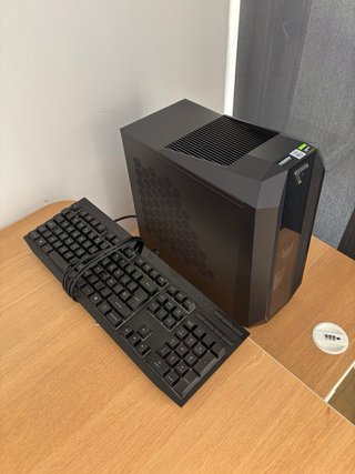Ordenador Acer (Predator Orion 3000) + teclado.