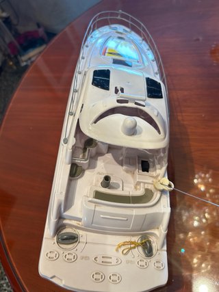 Barco eléctrico de juguete