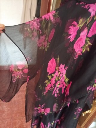 Vestido largo floral negro y rosa