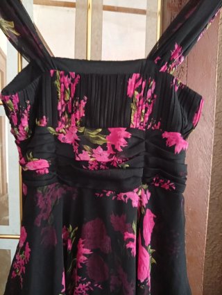 Vestido largo floral negro y rosa