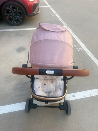 Carrito de bebé rosa y marrón