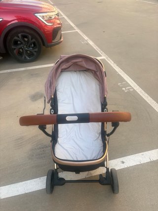 Carrito de bebé rosa y marrón