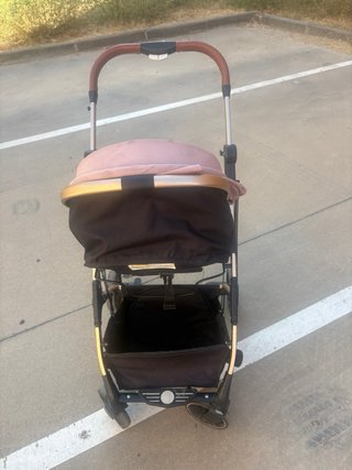 Carrito de bebé rosa y marrón