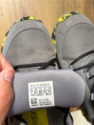 Zapatillas Adidas Terrex Gris y Amarillo