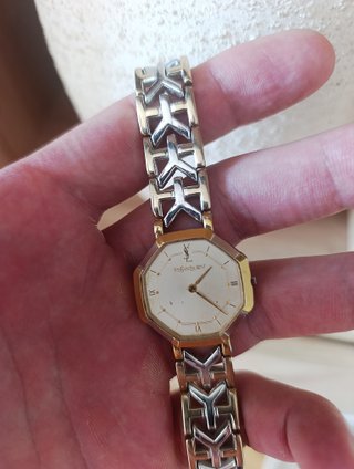 Reloj Yves Saint Laurent Octogonal LEER