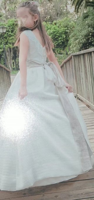 Traje de comunión blanco con flores