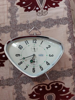 Reloj despertador antiguo de campana