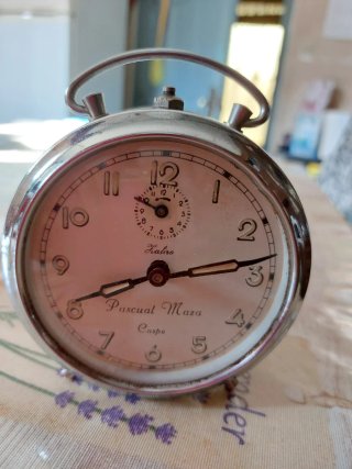 Reloj despertador antiguo de campana