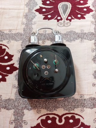 Reloj despertador antiguo de campana