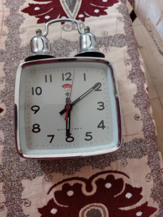 Reloj despertador antiguo de campana