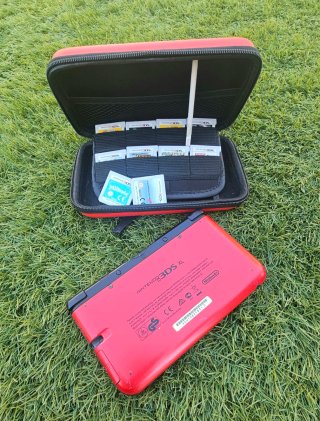 Nintendo 3DS XL Negra/Roja + 9 Juegos