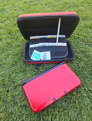 Nintendo 3DS XL Negra/Roja + 9 Juegos