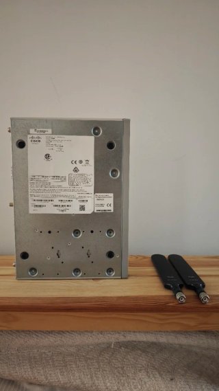 Cisco C1111-8PLTEW Router Inalámbrico