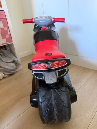 Moto correpasillos grande negra y roja