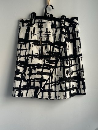 Falda estampada talla 38 blanco y negro