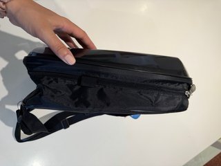 Mochila Rígida Negra Nueva con Etiquetas