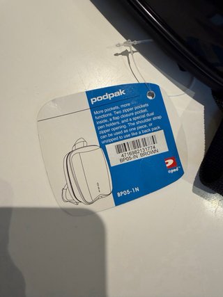 Mochila Rígida Negra Nueva con Etiquetas