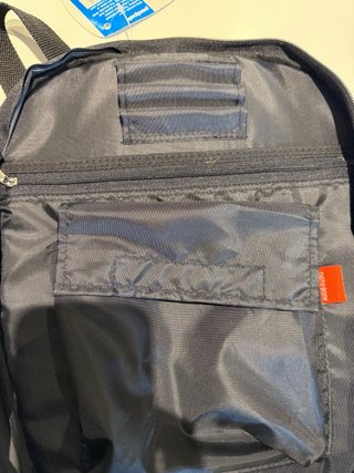 Mochila Rígida Negra Nueva con Etiquetas