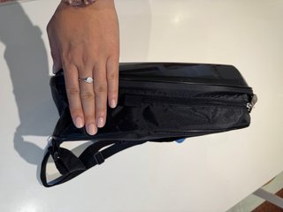 Mochila Rígida Negra Nueva con Etiquetas