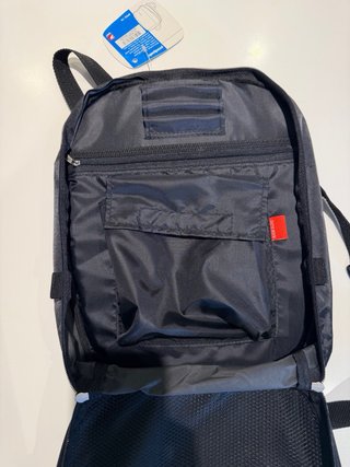 Mochila Rígida Negra Nueva con Etiquetas