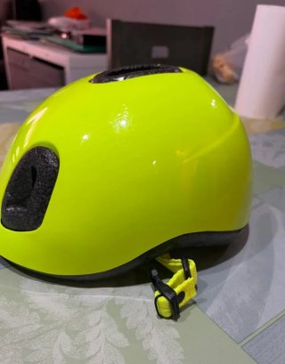 Casco infantil amarillo