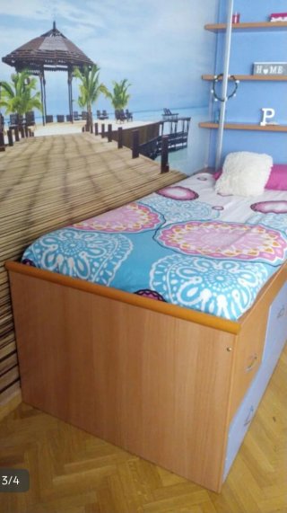 cama de 90x190, con cuatro cajones muy amplios