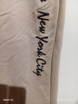 Pantalón chándal beige hombre