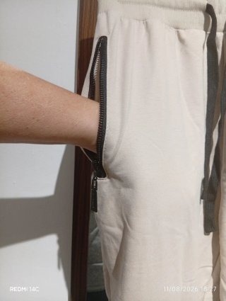 Pantalón chándal beige hombre