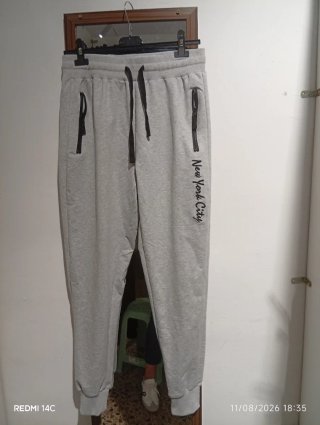 Pantalón chándal beige hombre