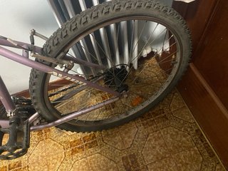 Bicicleta en buen estado (para reparar pedal)