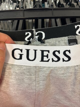 Pantalones Guess grises talla L