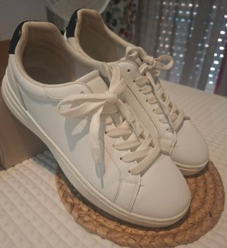 Zapatillas deportivas blancas