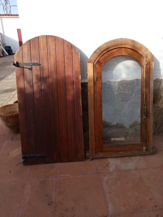 Ventana de madera con arco y tapaluz 120x65