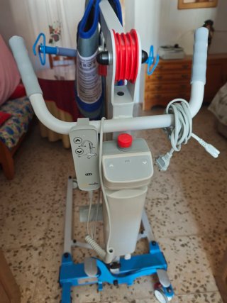 Grua y Cama articulada eléctrica elevable