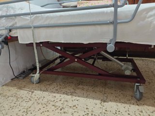 Grua y Cama articulada eléctrica elevable