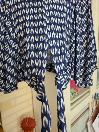 Blusa boho-chic azul y blanco talla única
