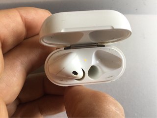 AirPods Apple bianchi