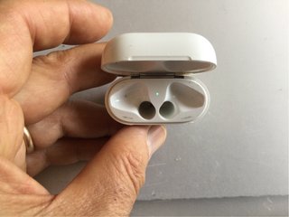 AirPods Apple bianchi