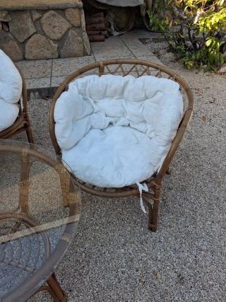 Conjunto Mimbre: Sofá, 2 Sillas y Mesa Cristal