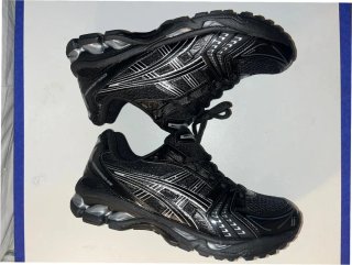 ASICS Gel-Kayano 14 Talla 42 Negro/Plata