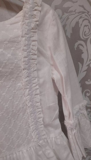 Vestido Nekenia blanco con volantes